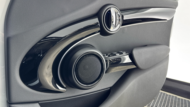 MINI Hatchback 1.5 Cooper Classic 5dr Auto Petrol Hatchback